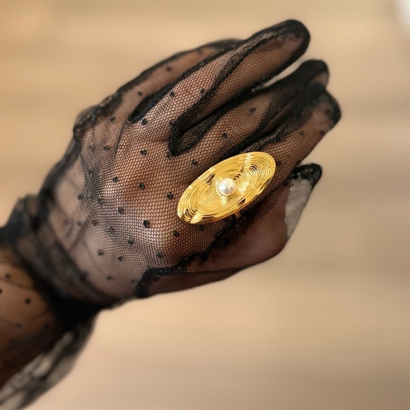 ✨ Gold Statement Ring with Pearl Accent ✨ - Picture 6 of 12